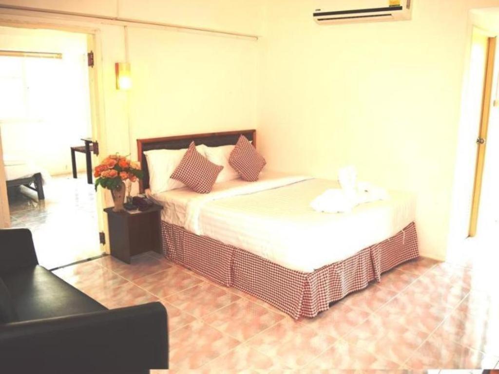 Hotel De Ratt Phuket Patong Extérieur photo