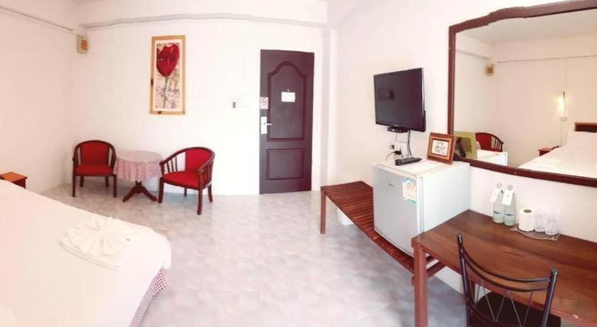Hotel De Ratt Phuket Patong Extérieur photo