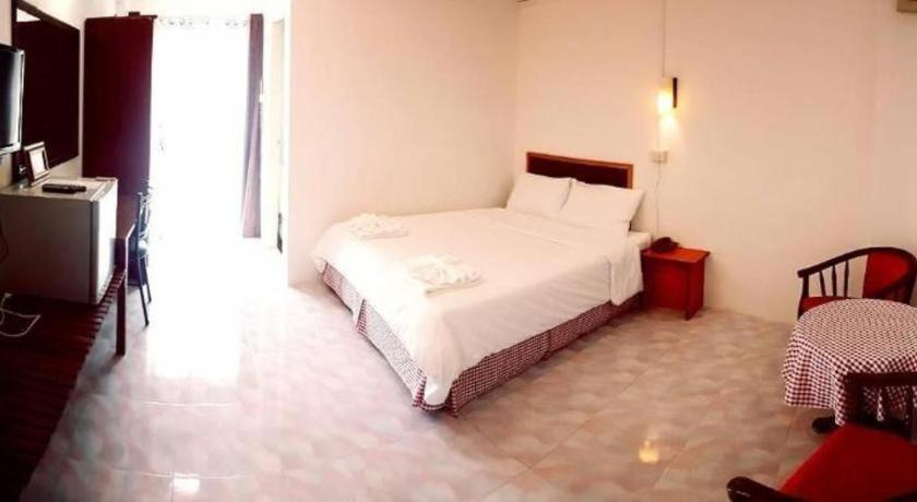 Hotel De Ratt Phuket Patong Extérieur photo